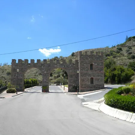 Moclinejo House *