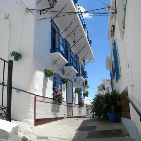 Moclinejo House *