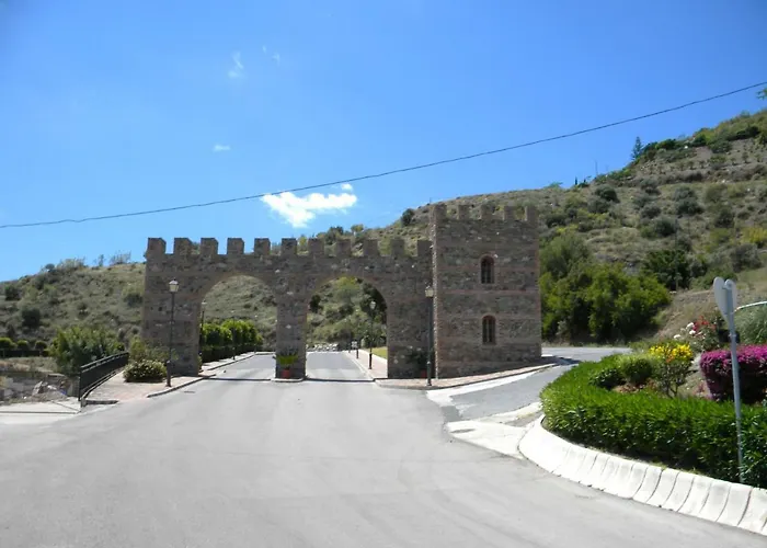 Moclinejo House *