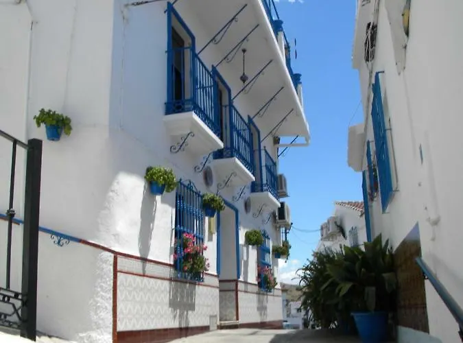 Moclinejo House *